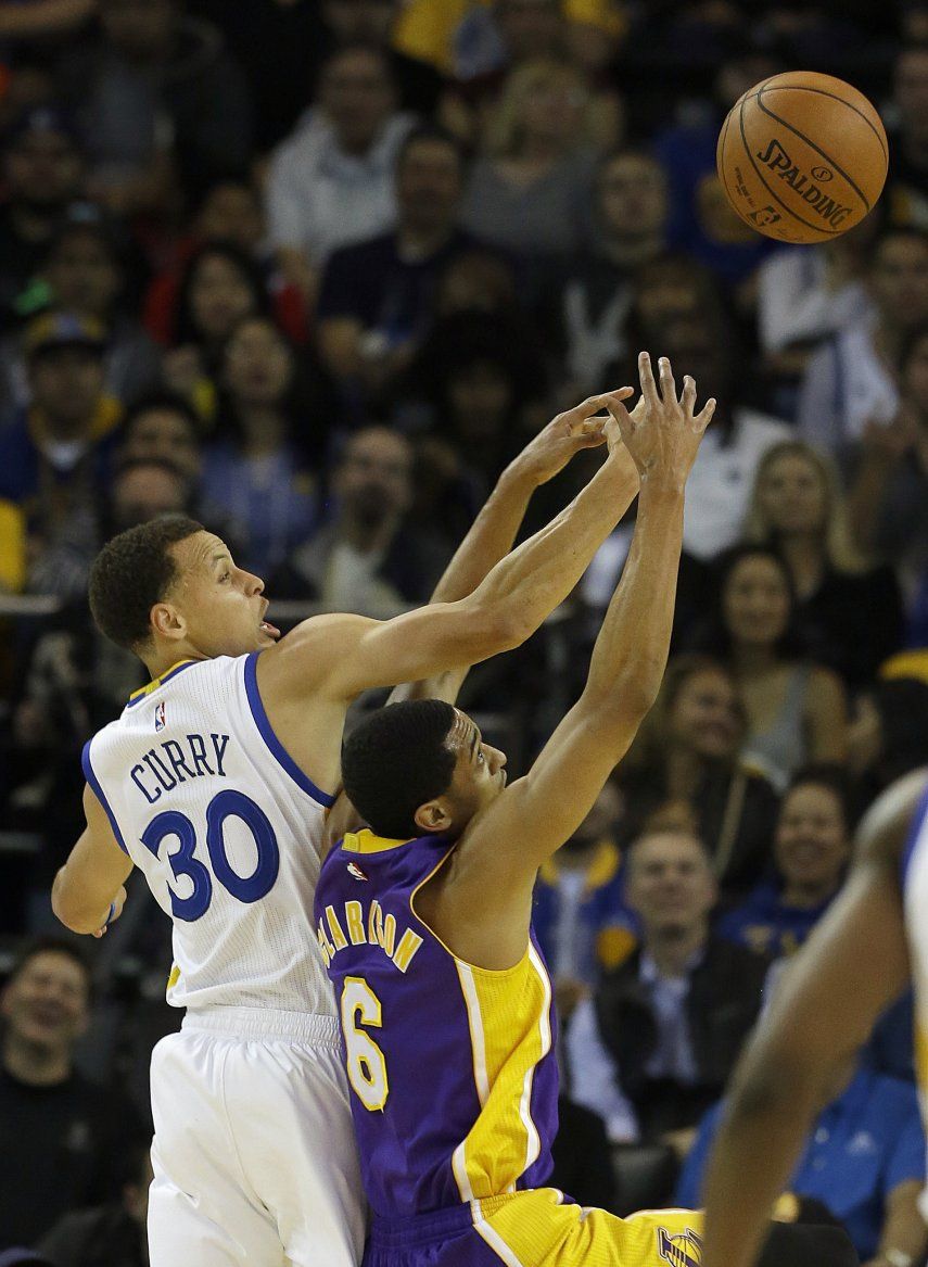 Los Warriors sellan su pase al playoff tras ganar los Lakers
