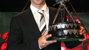 Giggs extiende contrato con Man United