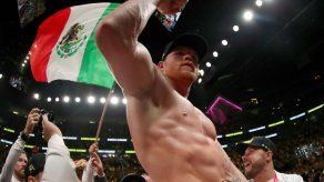 Canelo Álvarez despojado del título mundial de la FIB
