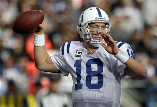 NFL: Colts 31, Raiders 26; Manning lanza tres pases de TD