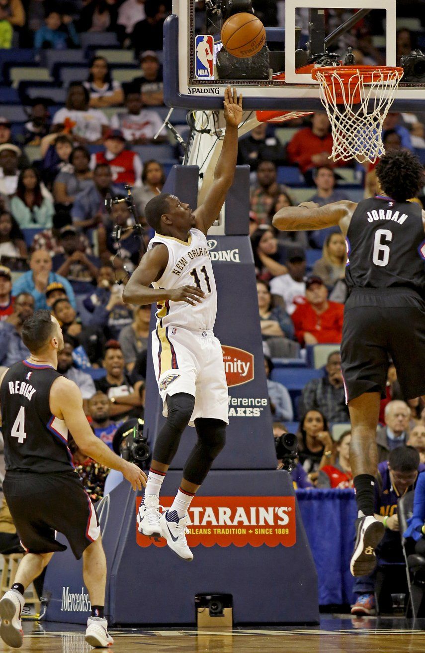Holiday encabezó el ataque de Pelicans contra Clippers