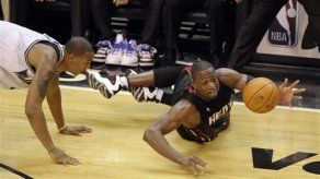 Wade se aferra a la cancha para ganar con Miami a Washington
