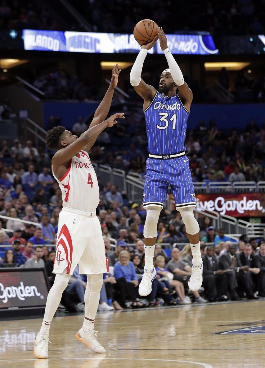 Magic remonta en último cuarto para vencer 116-109 a Rockets