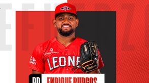 El panameño Enrique Burgos jugará con los Leones del Escogido