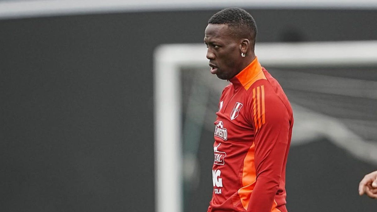 Luis Advíncula rescinde su contrato con Boca Juniors y podría volver a Perú Luis Advíncula rescinde su contrato con Boca Juniors y podría volver a Perú