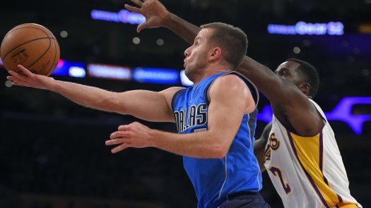 Mavericks ganan a Lakers gracias a 25 puntos de Nowitzki