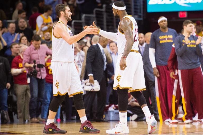 NBA: LeBron, Love y el ruso Mozgov inspiran a los Cavaliers y los Hawks son sorprendidos por los Sixers