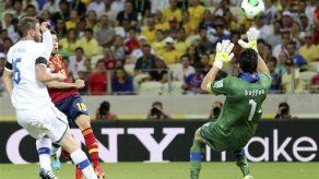 España gana en penales y avanza a final