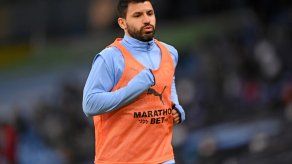 Agüero lucha por tener minutos en el City mientras su contrato llega a su fin