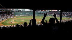 Boston vence a Rays y se les acerca a medio juego