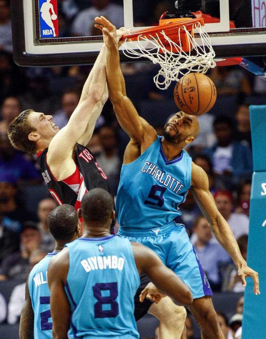DeMar DeRozan lleva a Raptors a triunfo sobre Hornets