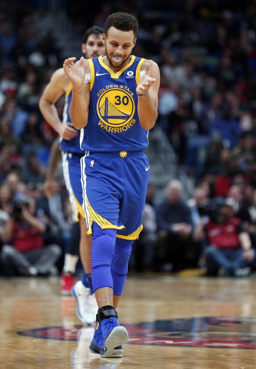 Curry y Warriors ganan tras borrar déficit de 21 puntos