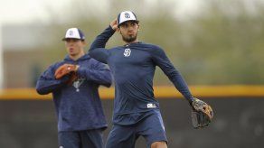 Javy Guerra podría convertirse en lanzador en San Diego