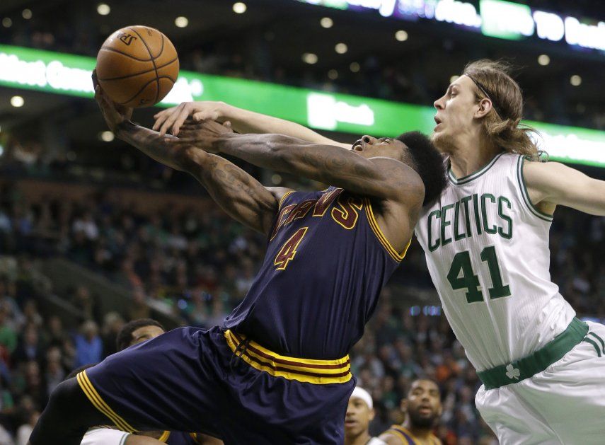Suspendidos, Smith de Cavs y Olynyk de Celtics