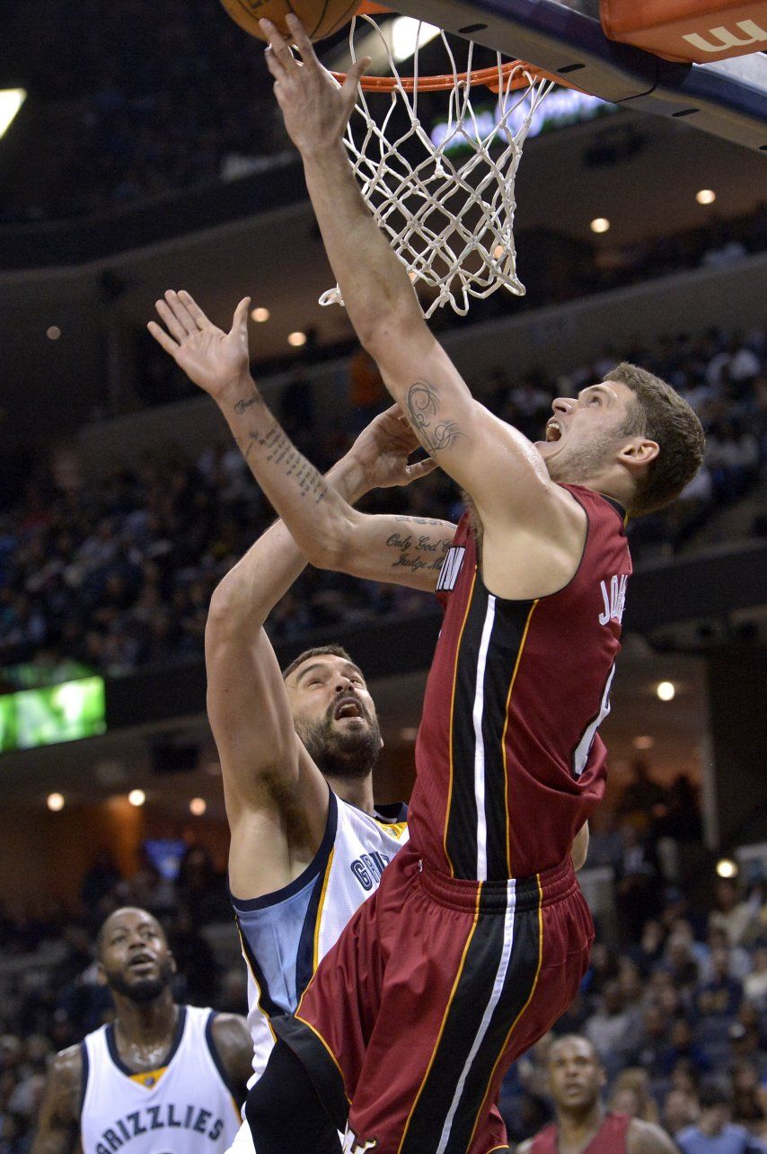 Tyler Johnson lleva al Heat a la victoria sobre Grizzlies