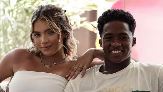 El brasileño Endrick y su pareja Gabriely