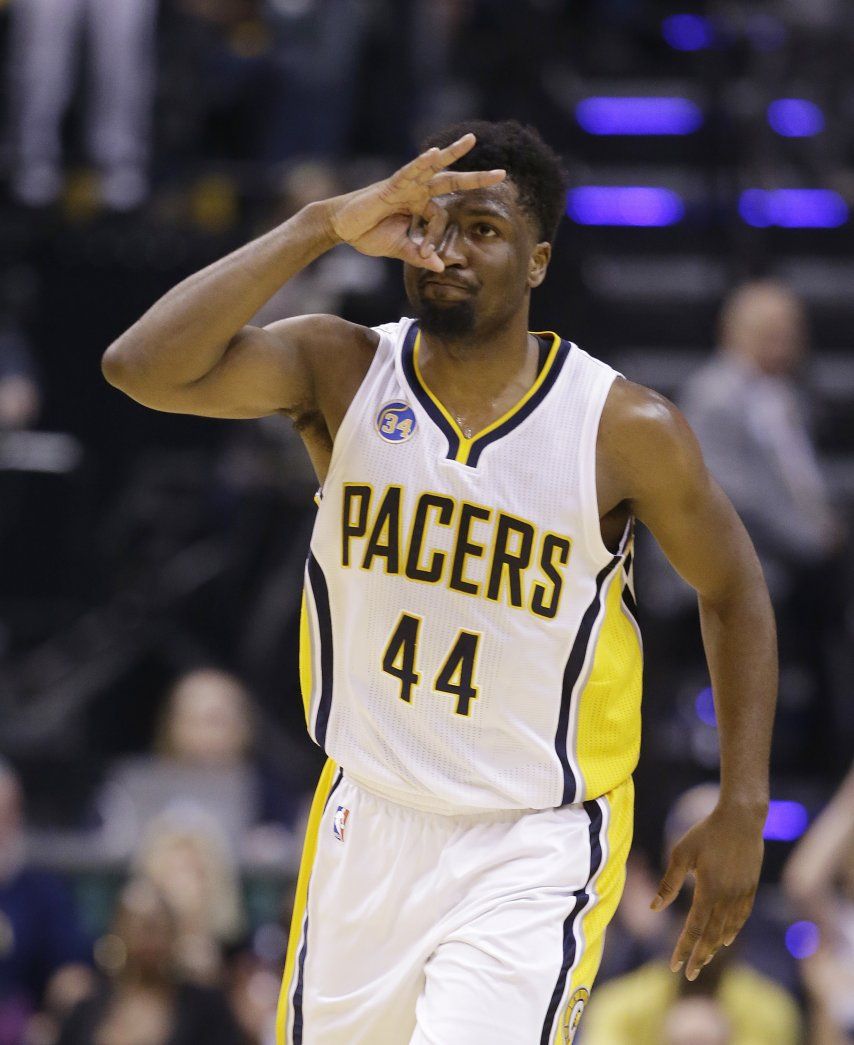 Pacers vapulean a Raptors y nivelan serie