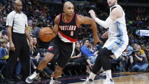 McCollum anota 25, Trail Blazers ganan a Nuggets 112-106