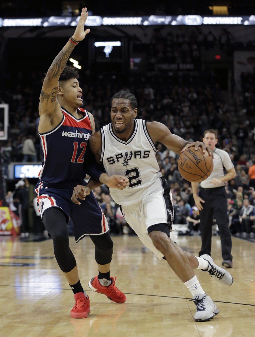 Spurs vencen a Wizards, suman 23 triunfos seguidos en casa