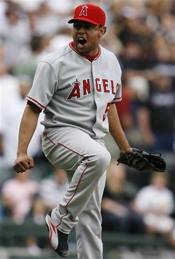 MLB: Angelinos 3, Medias Blancas 2; triunfo de Saunders