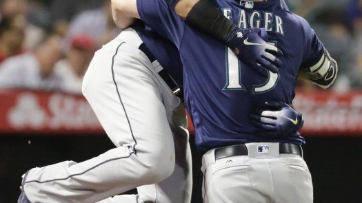 Cruz y Leake lideran a Marineros en triunfo sobre Angelinos