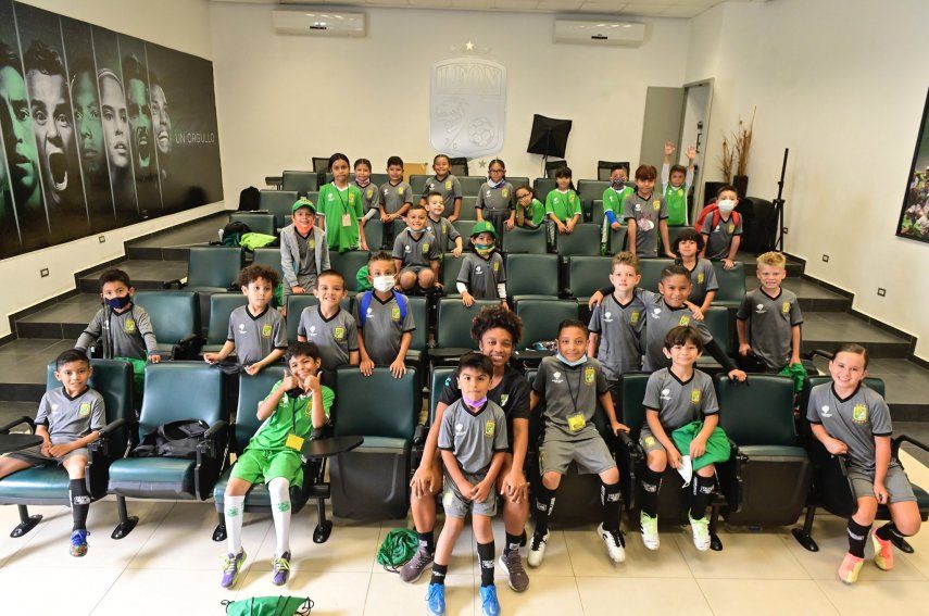 Marta Cox presentada con el Club León de México de una forma muy especial