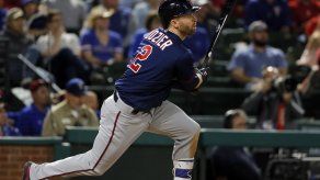Dozier vacía las bases con doble; Mellizos superan a Rangers