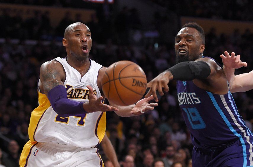 Los Lakers sufren ante los Hornets su 10ma derrota seguida