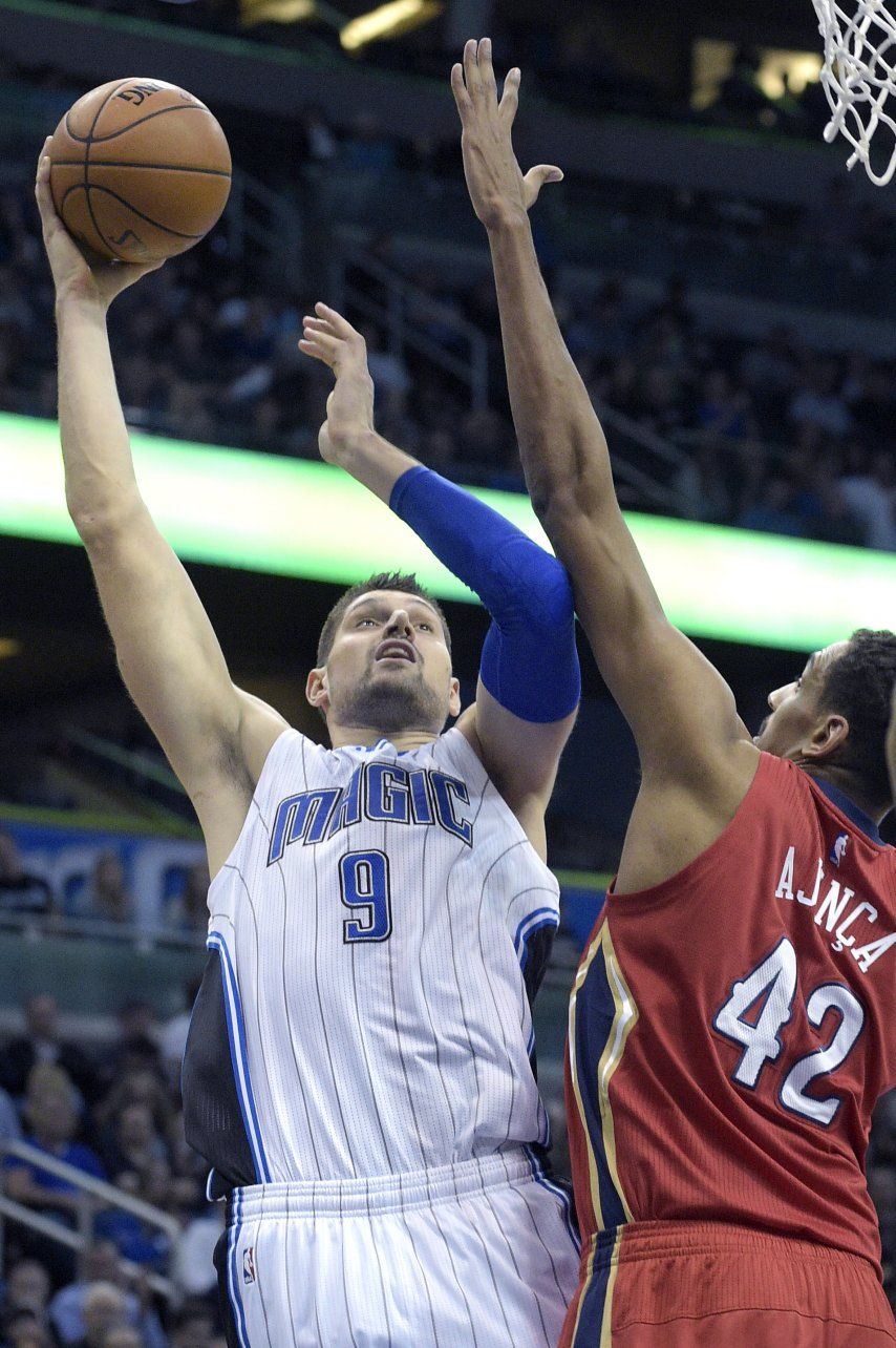 Vucevic anota 28 puntos en victoria de Magic ante Pelicans