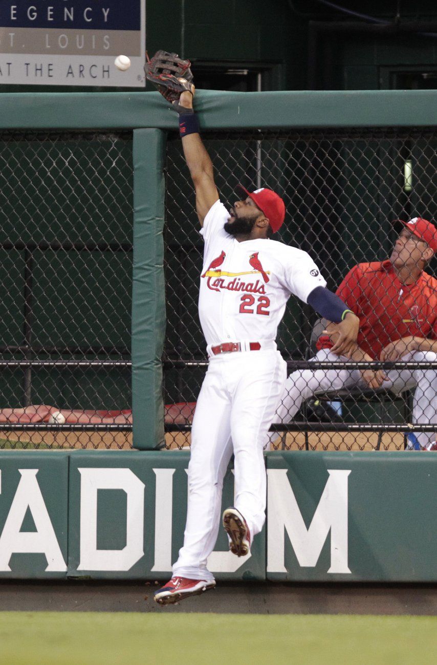 Cardenales remontan y vencen 4-3 a Piratas
