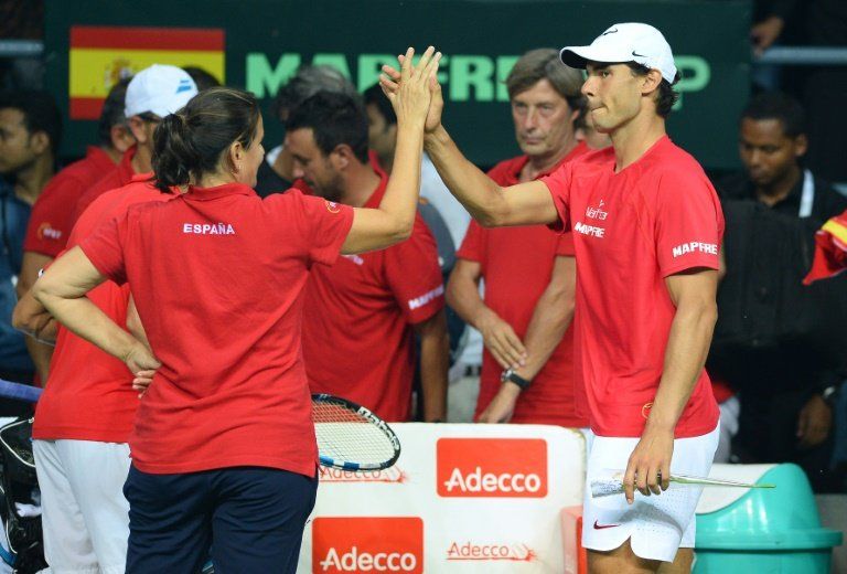 España celebra su regreso a la élite de la Davis con un 5-0 ante India