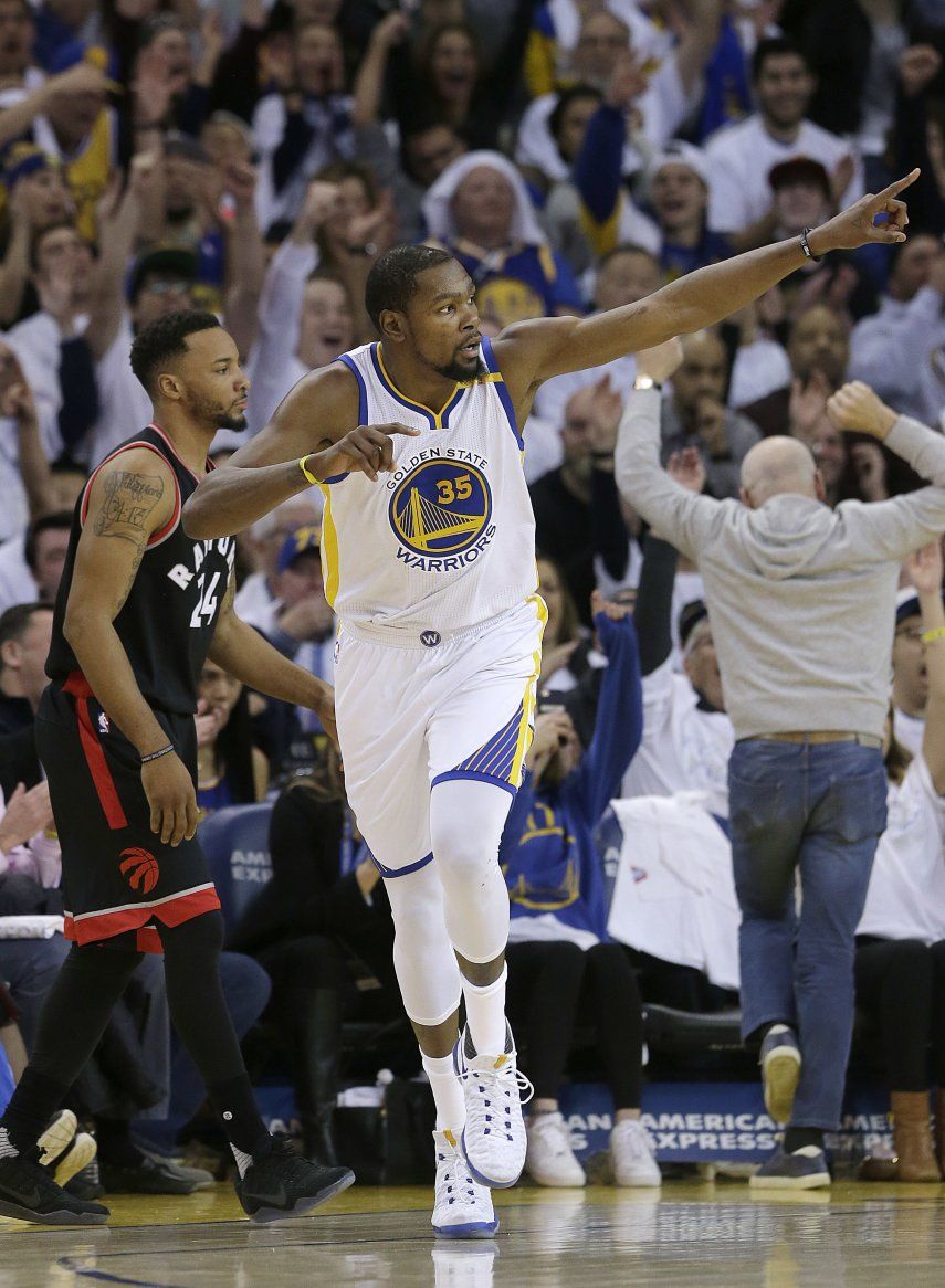 Durant guía triunfo de los Warriors sobre Toronto