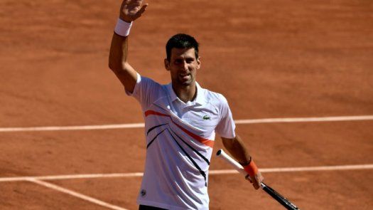 Djokovic accede por la vía rápida a octavos en Roland Garros