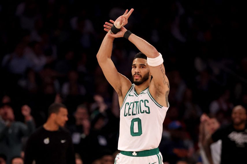 NBA: Jayson Tatum se reúne con su equipo previo a Juego 6