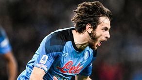Napoli gana y se afianza en lo más alto de la Serie A