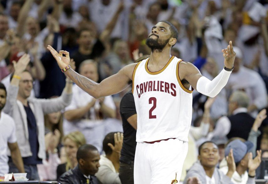 Irving anota 30, LeBron añade 20 y Cavs toman ventaja