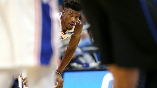 Butler debuta con derrota, Gasol acaba con los Bucks y LeBron hace historia