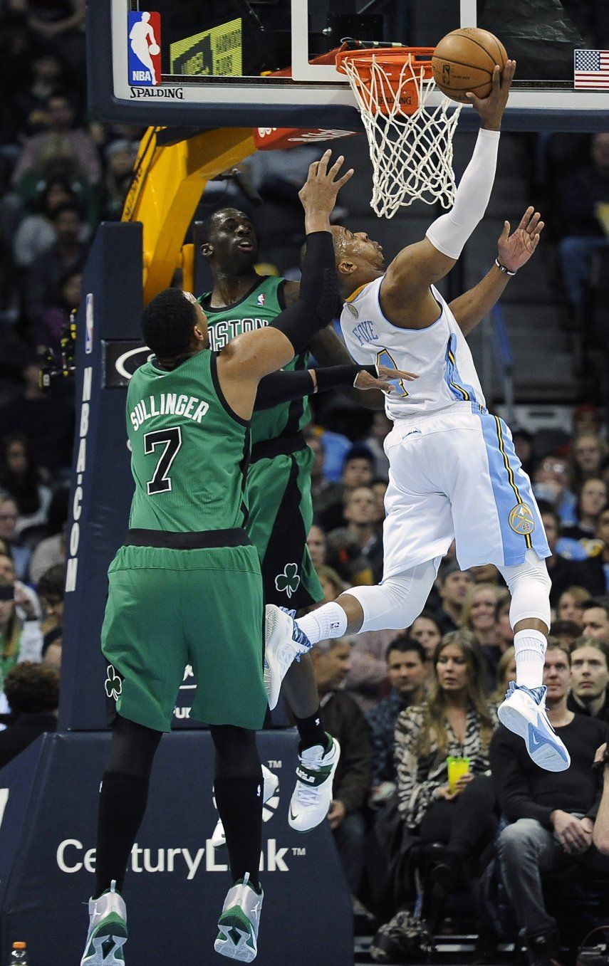 Foye ayuda con 23 puntos a triunfo de Nuggets