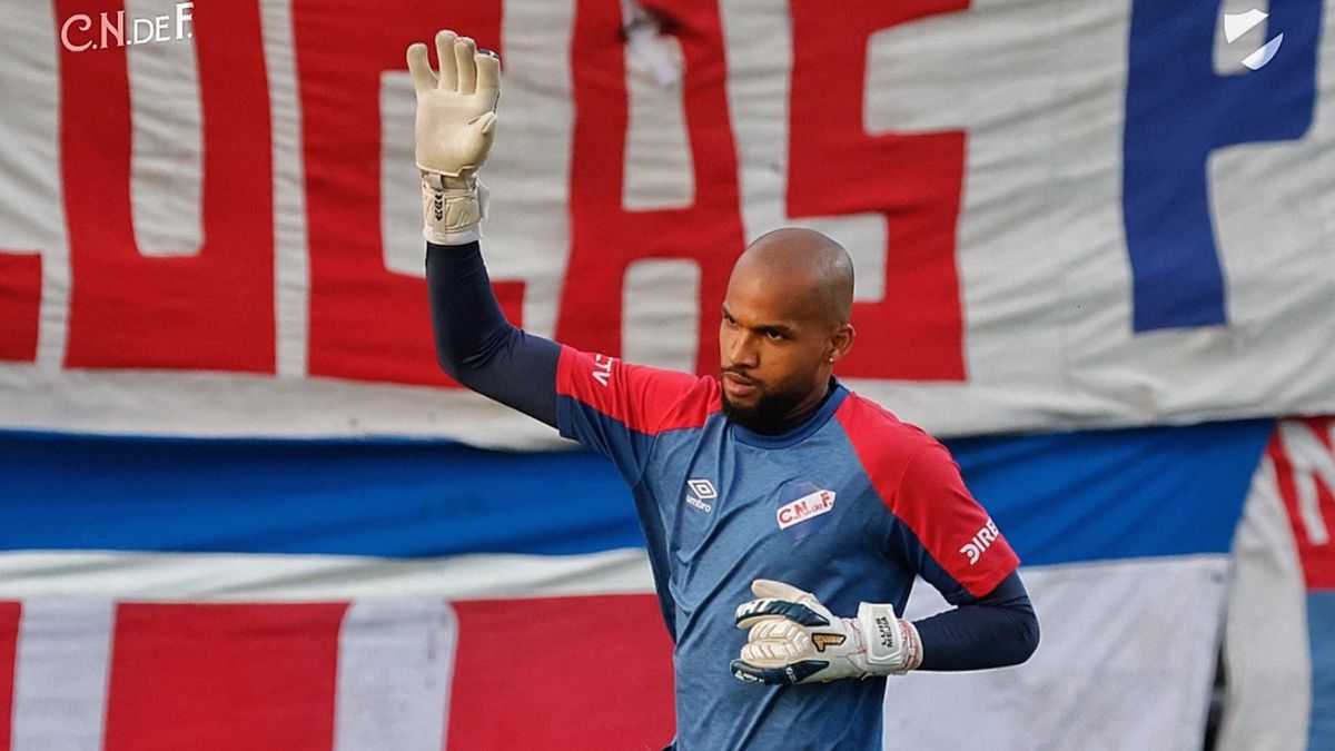 Luis Mejía abandonó partido en la Copa Libertadores por posible lesión