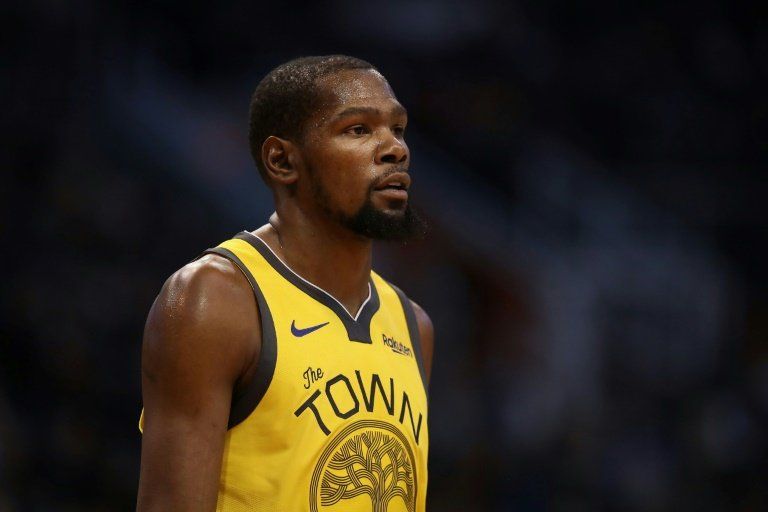 Durant le gana la batalla a Irving en triunfo de Warriors