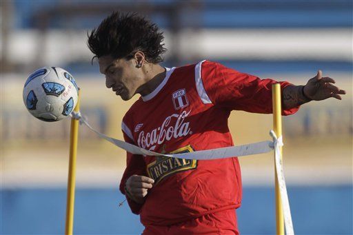 América: Perú busca vencer a México para acercarse a segunda fase