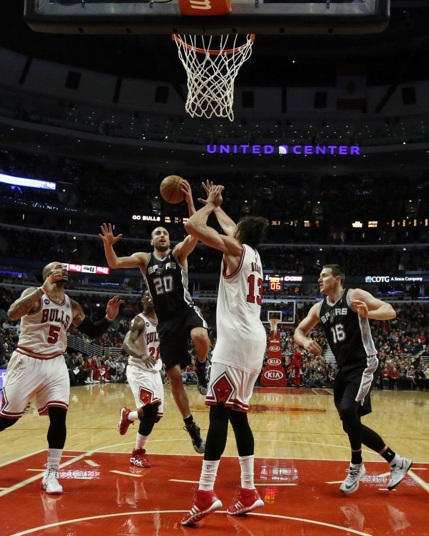 Ginóbili brilla y Spurs vencen a Bulls