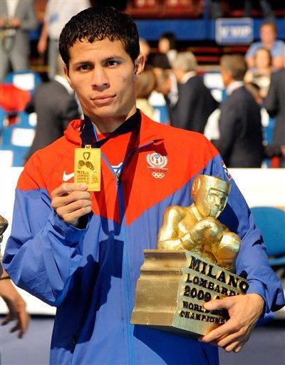 Puertorriqueño Arroyo gana oro en mundial de boxeo