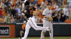 Jonrones de Pearce y Machado en triunfo de Orioles