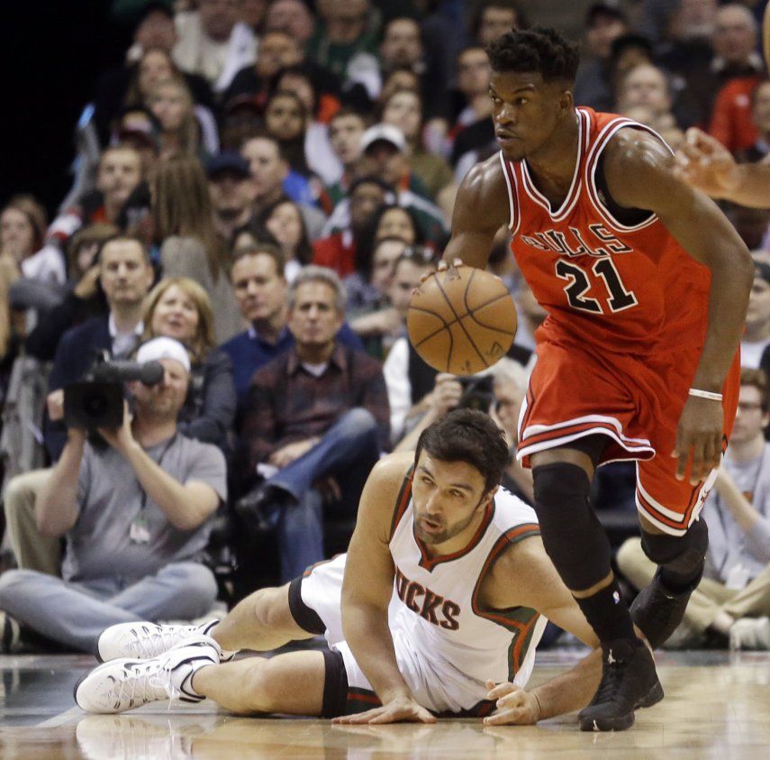 Rose anota 34 puntos y Bulls se pone a un triunfo de avanzar