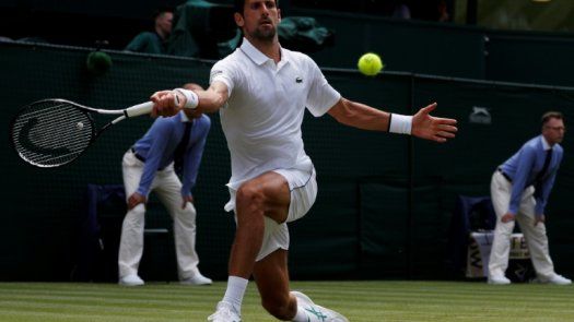Novak Djokovic se pasea en la primera ronda de Wimbledon