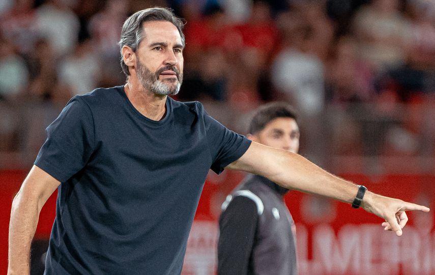 El Almería destituye a su entrenador Vicente Moreno&nbsp;