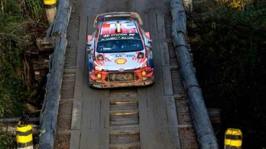 Neuville abandona el Rally de Chile tras espectacular accidente