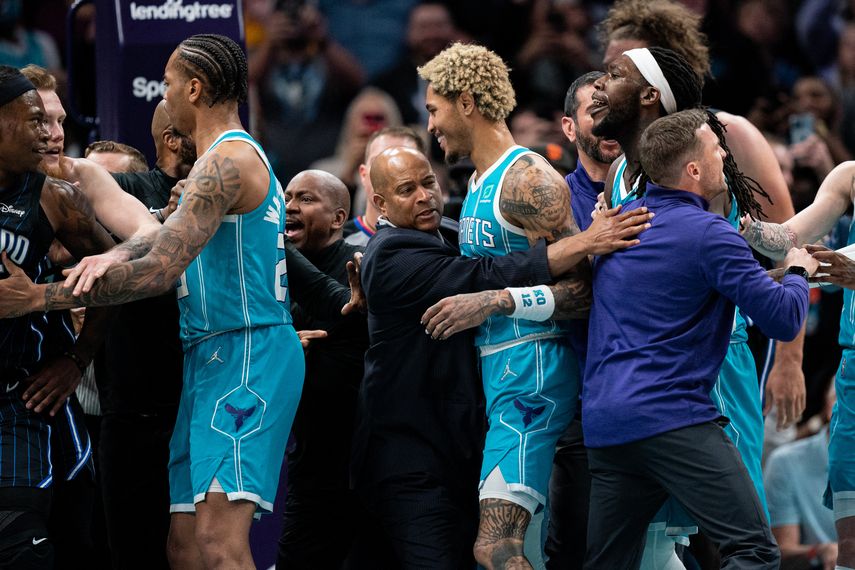 NBA: Multas y expulsados en el Charlotte Hornets-Orlando Magic