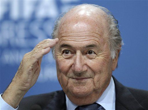 Blatter sugiere que un miembro del comité ejecutivo podrí­a irse